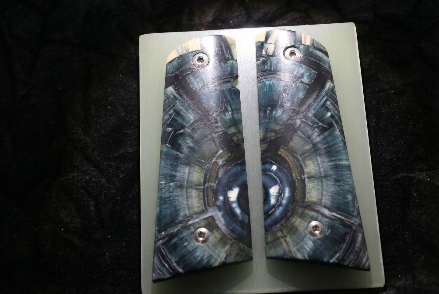 BEAUTIFUL CROSSCUT MAMMOTH IVORY 1911 GRIPS A-2851