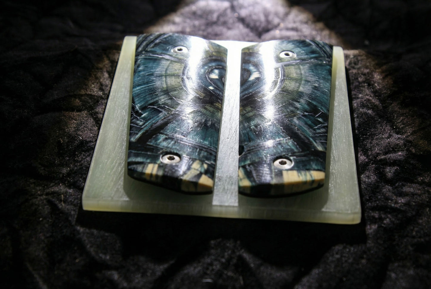 BEAUTIFUL CROSSCUT MAMMOTH IVORY 1911 GRIPS A-2851