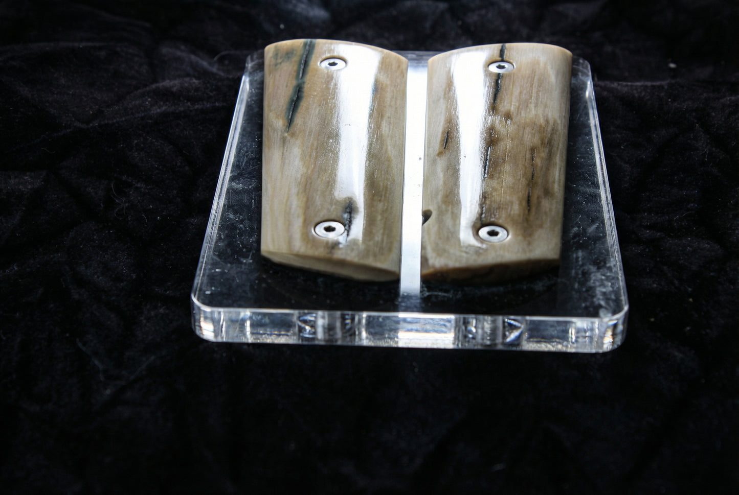 BEAUTIFUL LITE BARK MAMMOTH IVORY 1911 GRIPS AS-2861