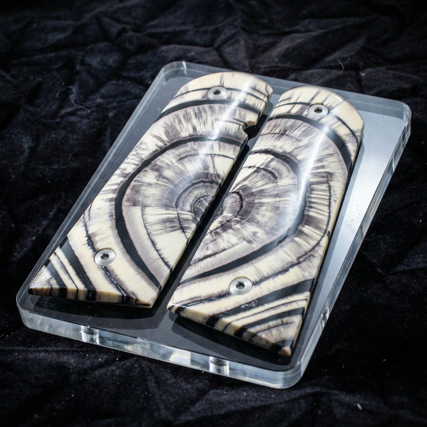 BEAUTIFUL CROSSCUT MAMMOTH IVORY 1911 GRIPS A-2867