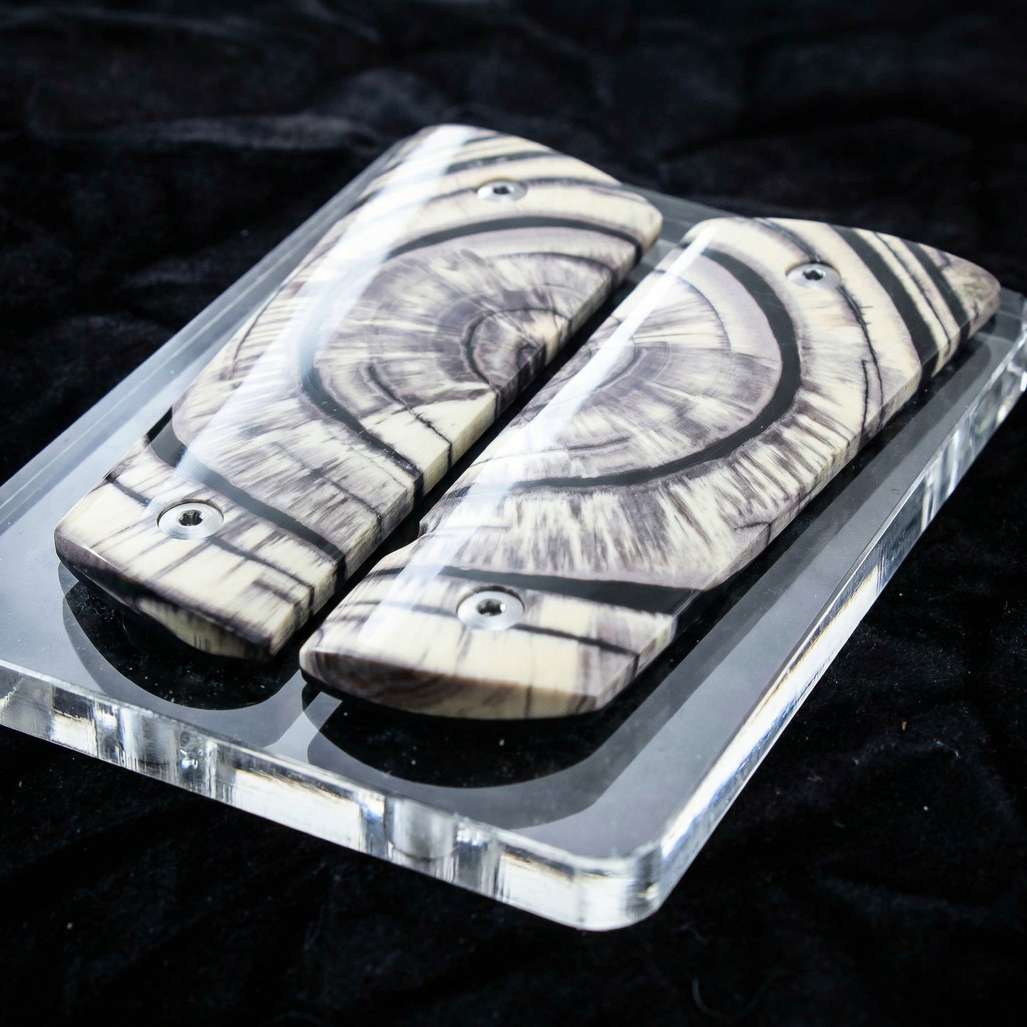 BEAUTIFUL CROSSCUT MAMMOTH IVORY 1911 GRIPS A-2867