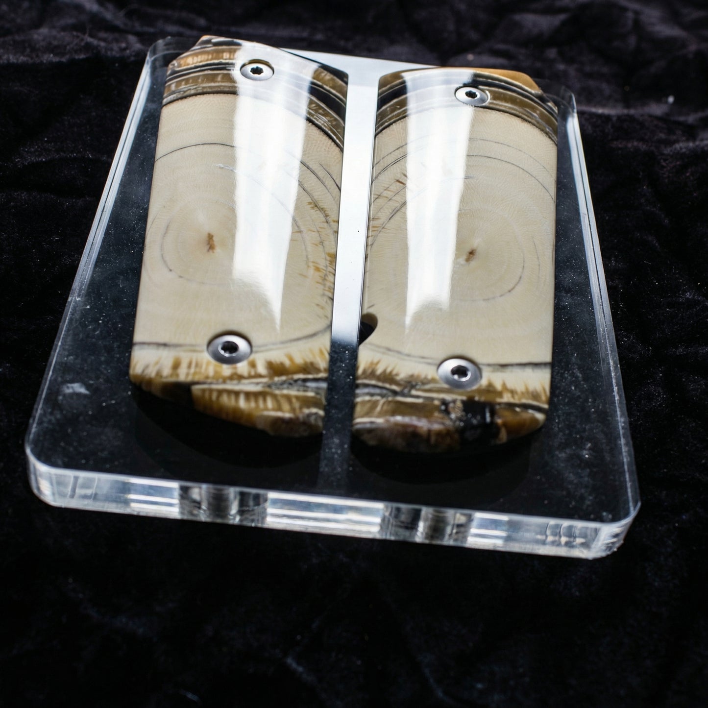 BEAUTIFUL CROSSCUT MAMMOTH IVORY 1911 GRIPS A-2893