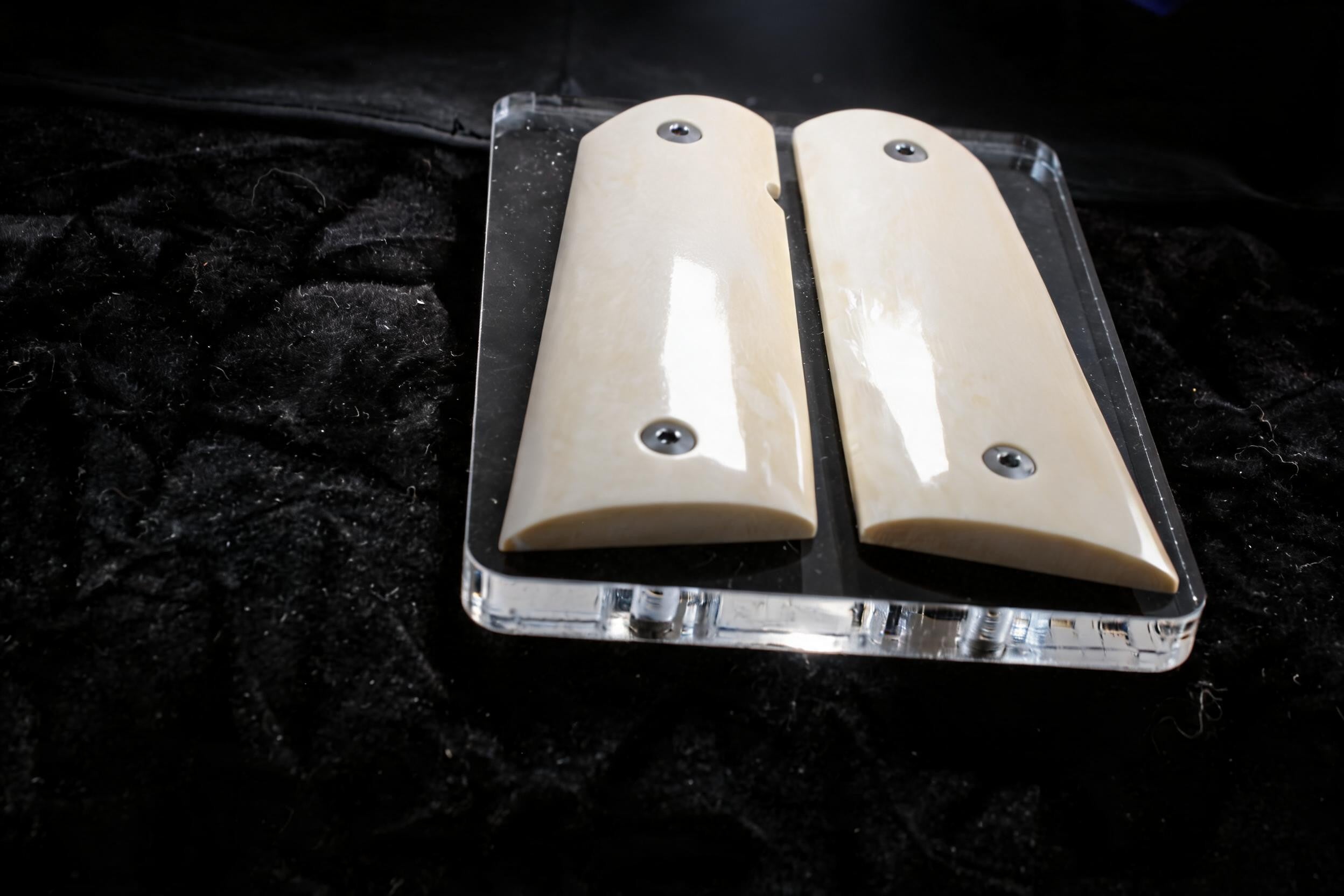 CREAMY INTERIOR MAMMOTH IVORY 1911 GRIPS A-2950 – Gunner Products
