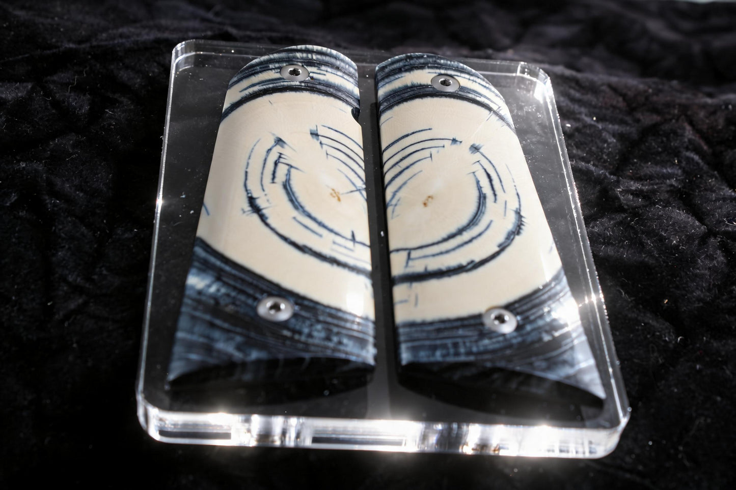 BEAUTIFUL CROSSCUT MAMMOTH IVORY 1911 GRIPS A-2919